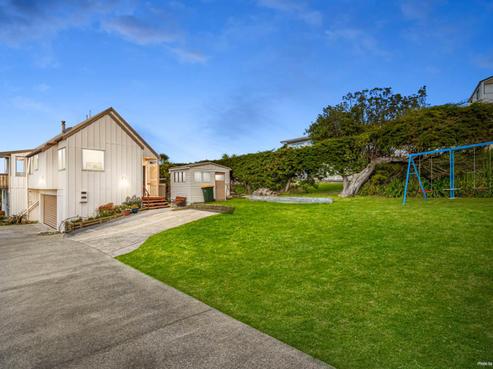 8 Kotanui Avenue, Army Bay