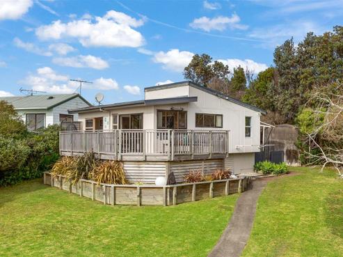 1 Surf Road, Stanmore Bay