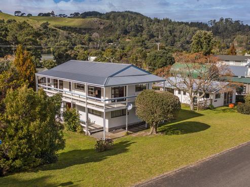 99 Oyster Drive, Cooks Beach