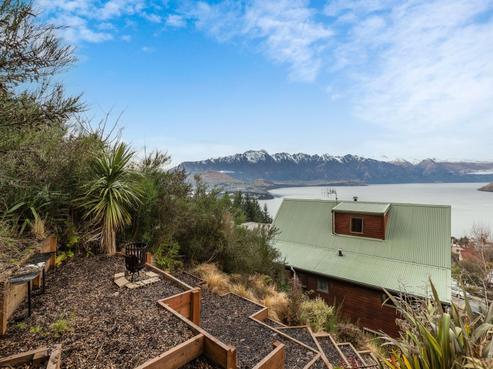 7B Caples Place, Fernhill/Sunshine Bay