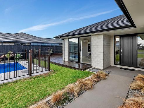 15 Kahukaka Road, One Tree Point