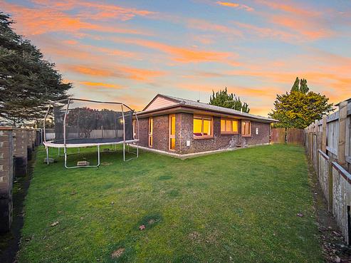 4 Beaumaris Way, Conifer Grove