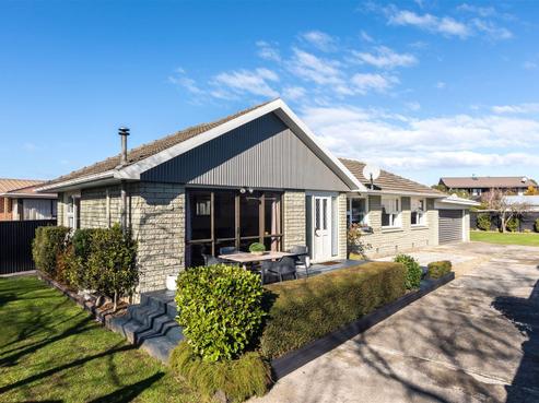 16 Royleen Street, Casebrook