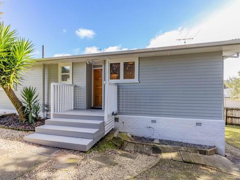 33 Amberley Avenue, Te Atatu South