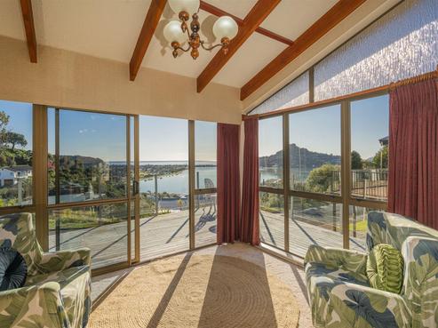 1 Pine Grove, Tairua