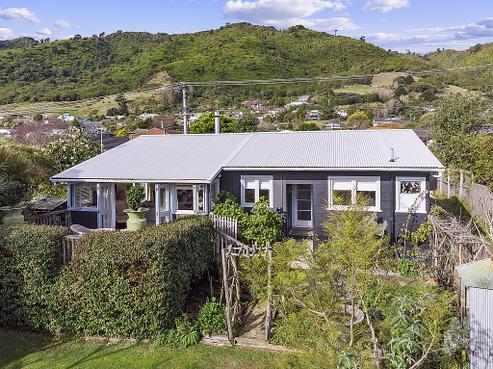 22 Huia Street, Waikanae