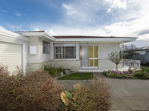 2/89 Riverbend Road, Onekawa