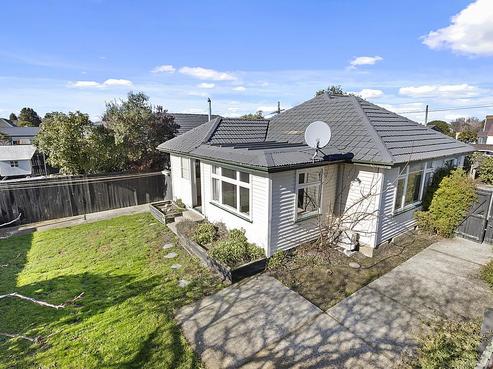 16 Bentley Street, Russley