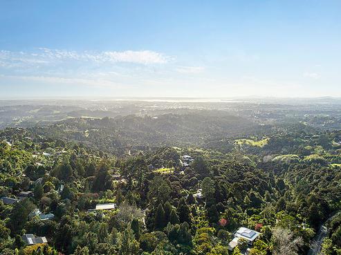 898 West Coast Road, Waiatarua