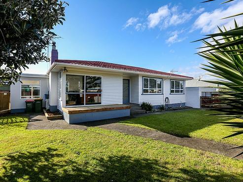 136 Broadway, Waitara