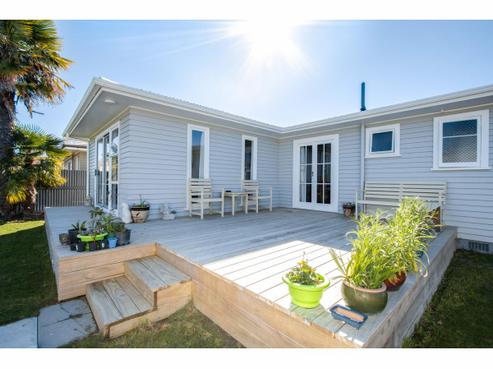 33 Allen Berry Avenue, Pirimai