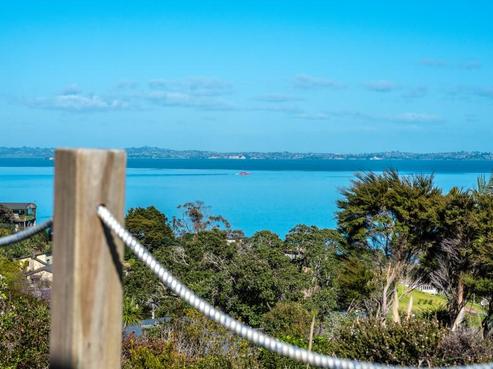 24 Pacific Parade, Surfdale