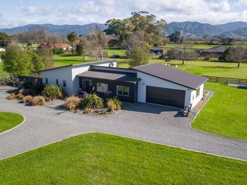 164 Lincoln Road, Carterton