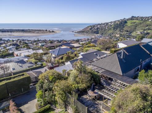 2/112A Moncks Spur Road, Redcliffs