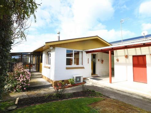 26 Avenue Road, West End