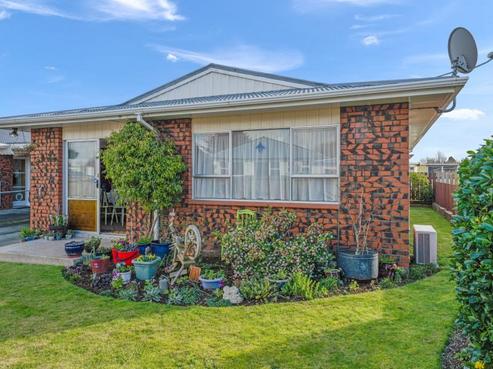 2A Chartwell Drive, Eltham