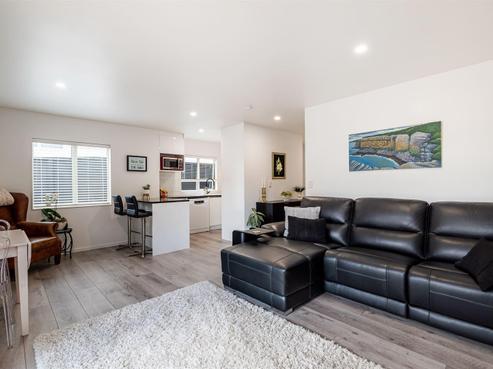 49B Fields Parade, Oteha