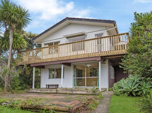 18 Halldene Terrace, Red Beach