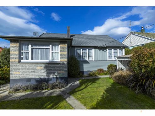52 Grants Road, Marchwiel