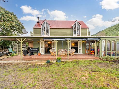 64 Larchmont Grove, Totara Park