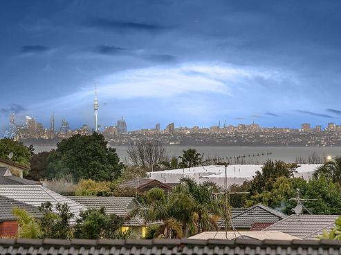 8B Sailfish Drive, West Harbour