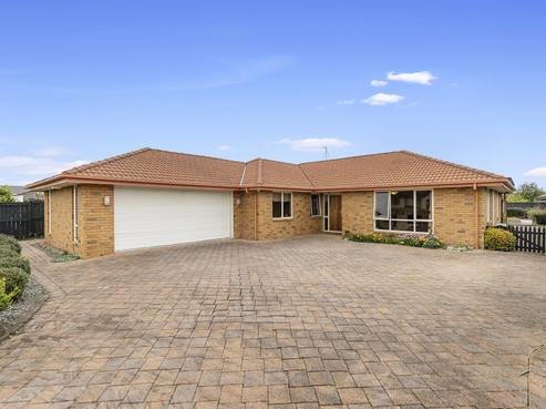 80 Huntington Drive, Huntington