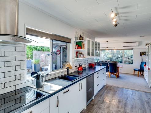 21 Clark Avenue, Pirimai