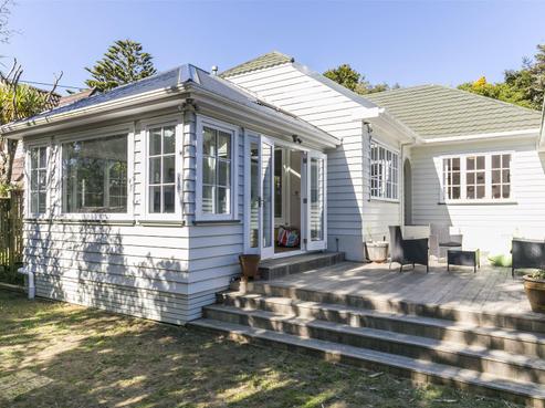 8 Waikare Street, Karori