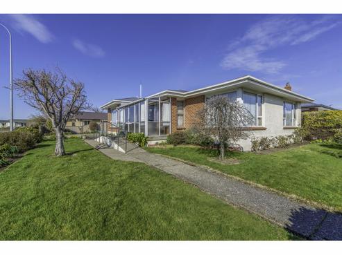 527 Yarrow Street, Glengarry
