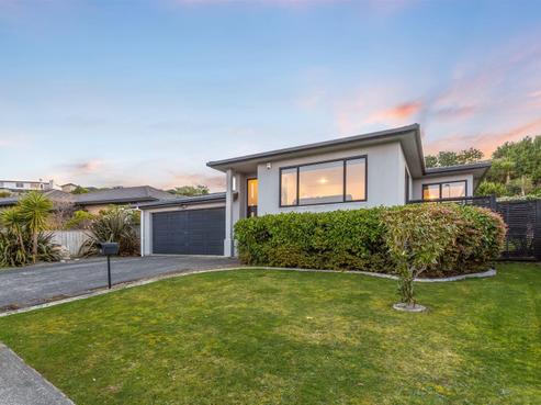 16 Tongariro Drive, Aotea