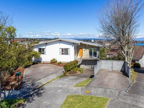 6 Mccauley Grove, Hilltop