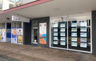 Great North Facing Retail Strip