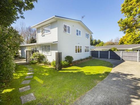 43 Burns Grove, Trentham