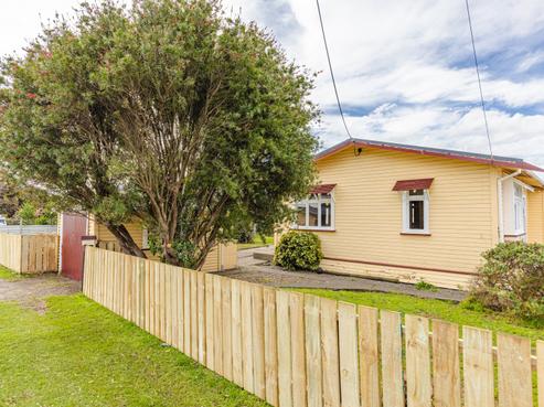 2 Devon Road, Springvale