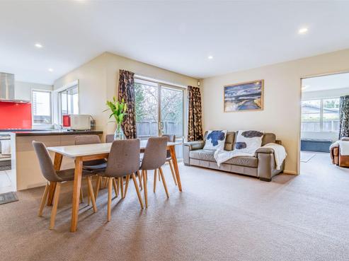150 Holly Road, Saint Albans