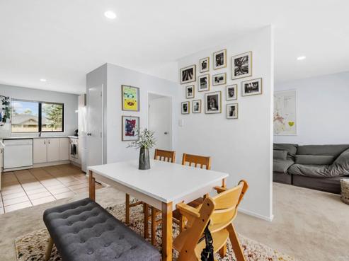 2/11 John Jennings Drive, Oteha