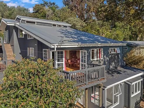 26 Ocean Road, Surfdale