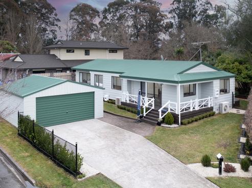 6 Essendon Court, Glenview