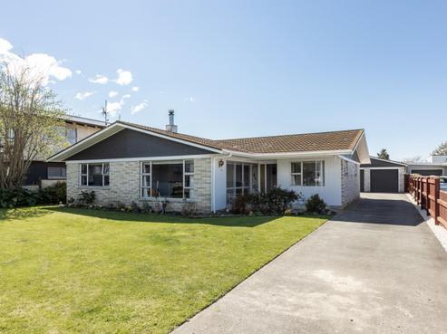 506 Poplar Place, Akina