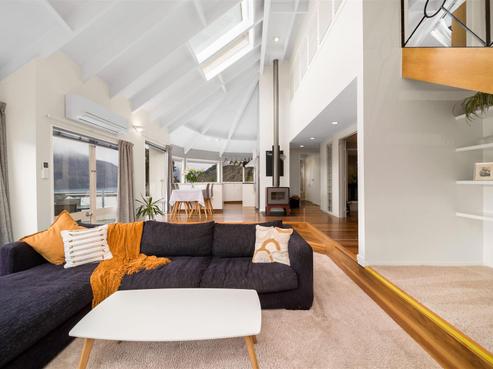 9B Arawata Terrace, Fernhill/Sunshine Bay