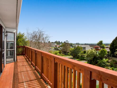 10 Lindaver Grove, Merrilands
