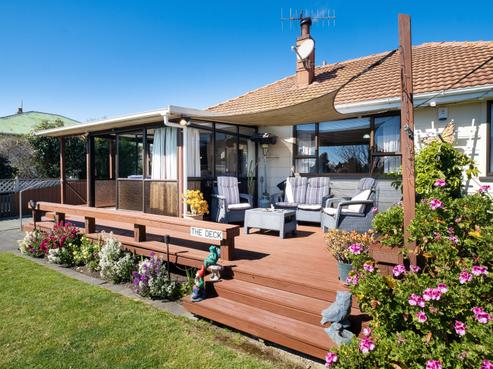 28 Ferry Road, Clive