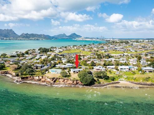 10 Karoro Road, One Tree Point