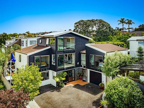 2/36 Seaview Road, Castor Bay