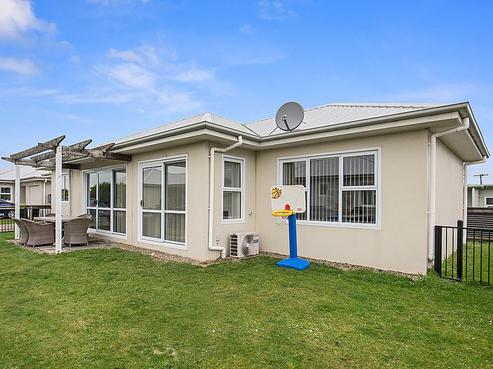 75 Lothian Crescent, Strathern