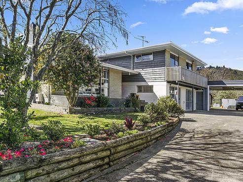 17 Rowe Parade, Wainuiomata