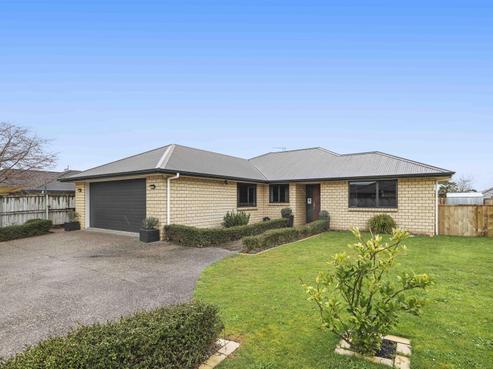 109 Barrington Drive, Huntington