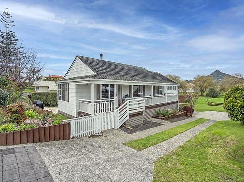 300 Main Road, Tairua