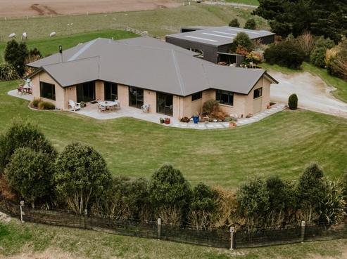 200 Parsons Road, Weston
