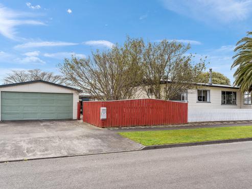 2 Newton Place, Westbrook